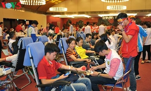 Blood donation festival opens in Hanoi - ảnh 1